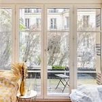 Beautiful Apartment With Terrace & Home Cinema In Paris 8