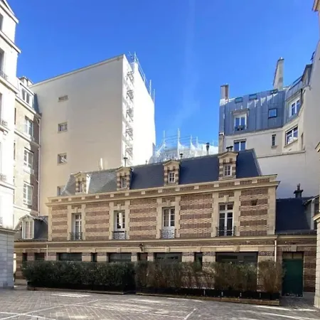 Beautiful With Terrace & Cinema In 8 Parigi