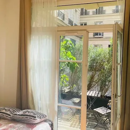 Beautiful With Terrace & Cinema In 8 Appartamento Parigi